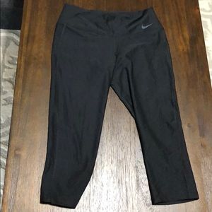 Nike Dri-Fit Cropped Leggings